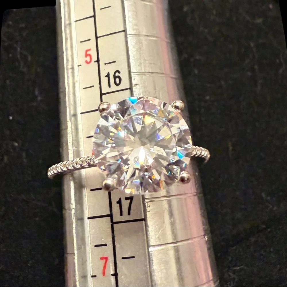 Elegant Natural Zircon Silver Women's Ring